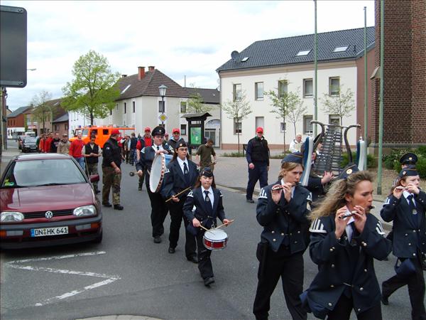 image 002